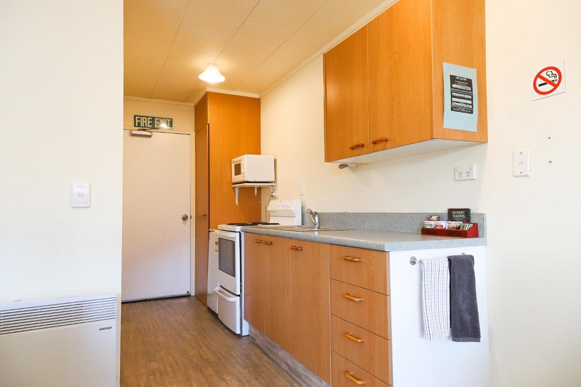 Ride Base Wanaka Apartments ภายนอก รูปภาพ