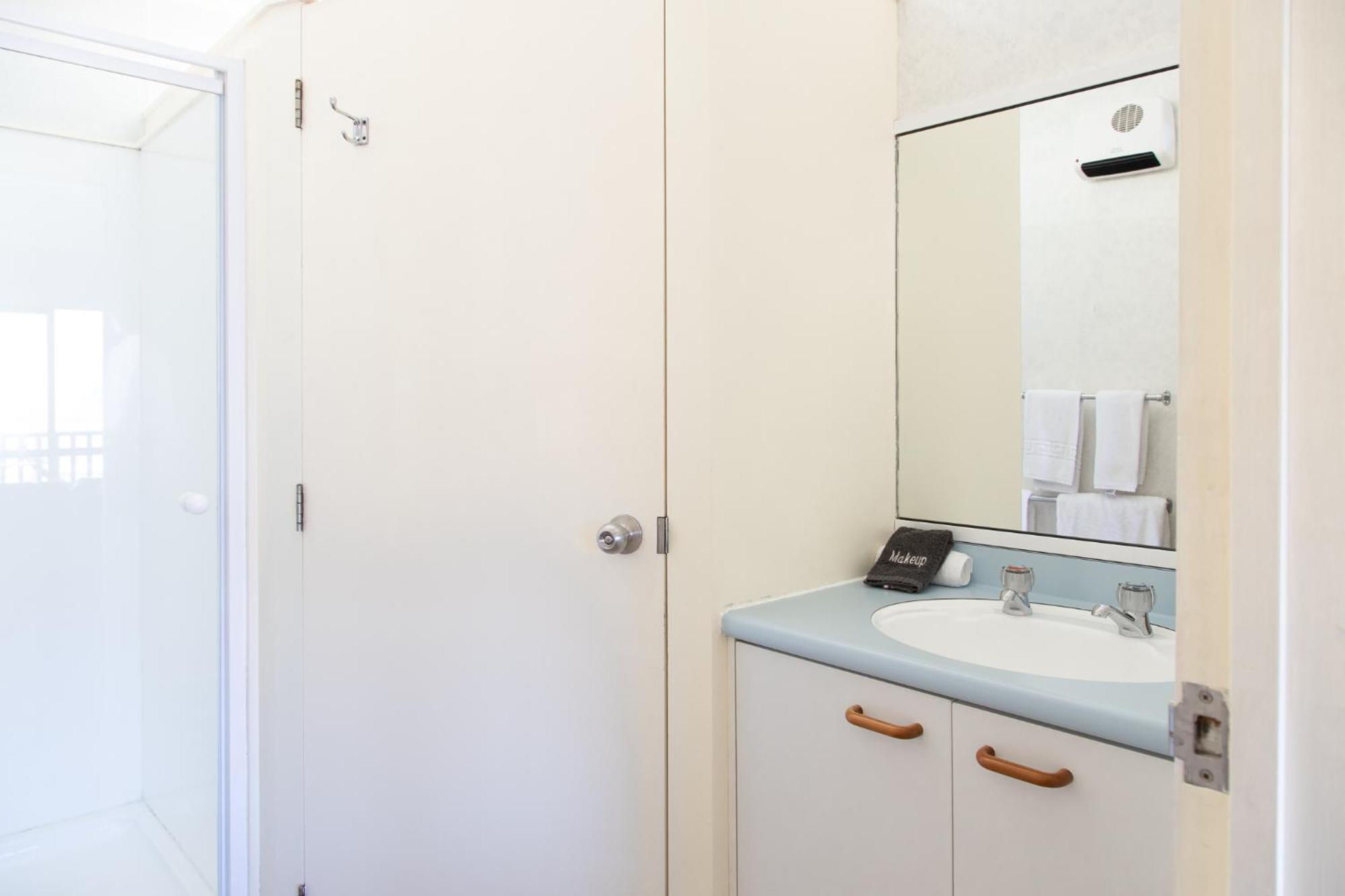 Ride Base Wanaka Apartments ภายนอก รูปภาพ
