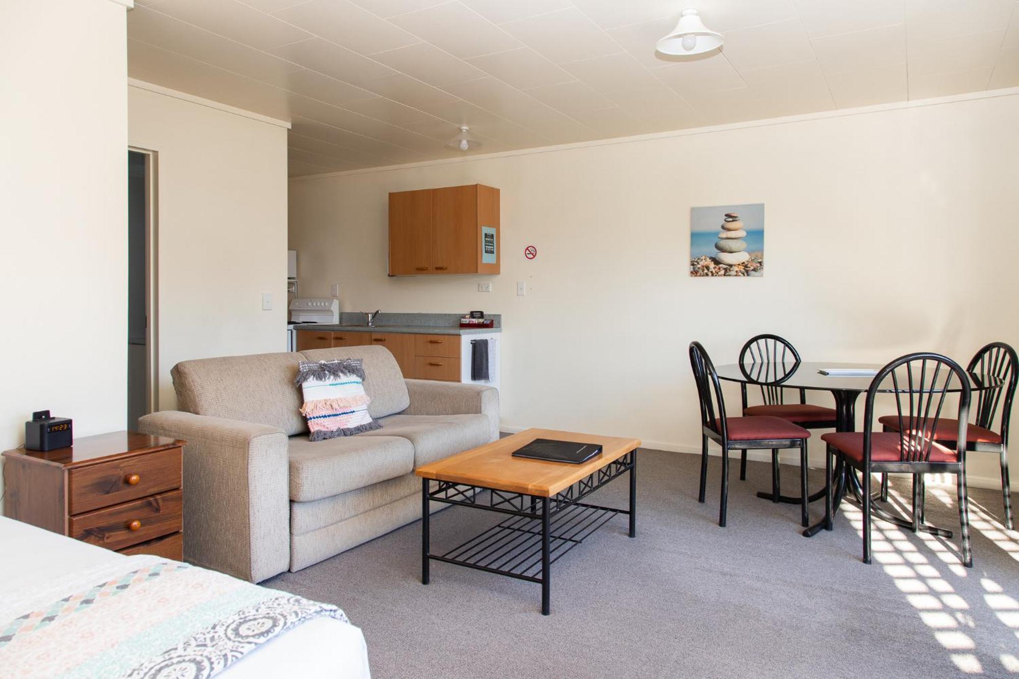 Ride Base Wanaka Apartments ภายนอก รูปภาพ