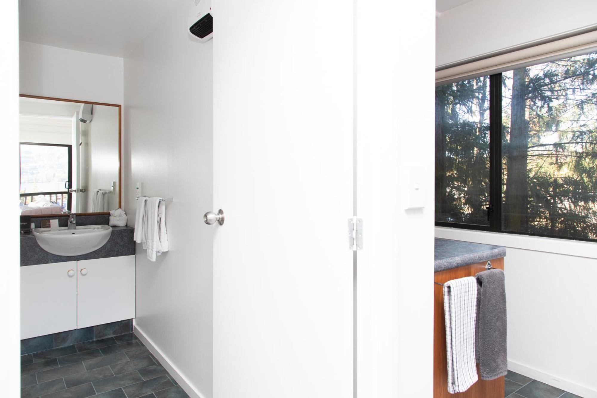 Ride Base Wanaka Apartments ภายนอก รูปภาพ