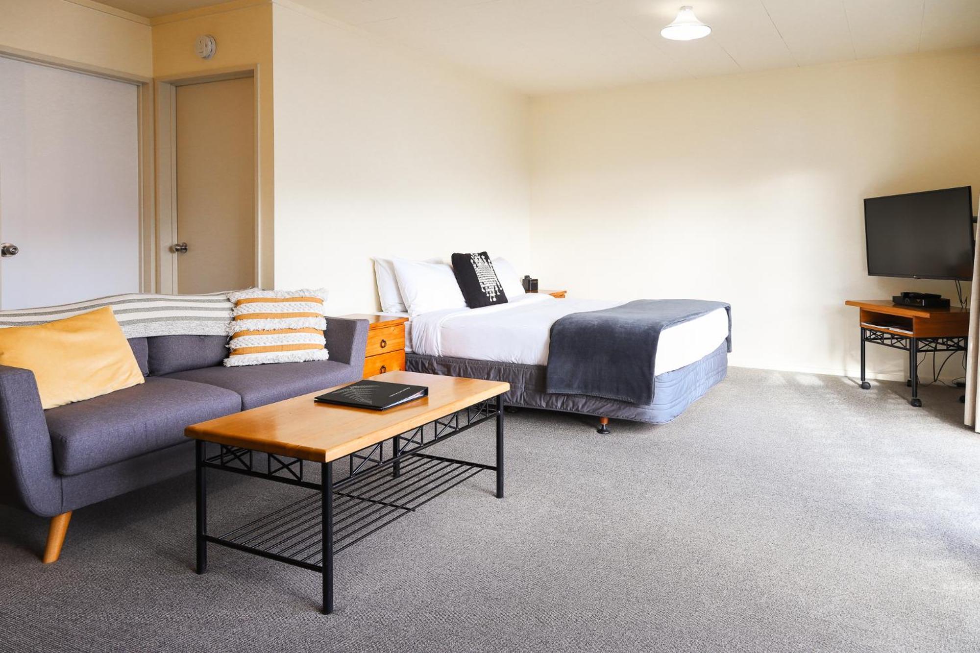 Ride Base Wanaka Apartments ภายนอก รูปภาพ