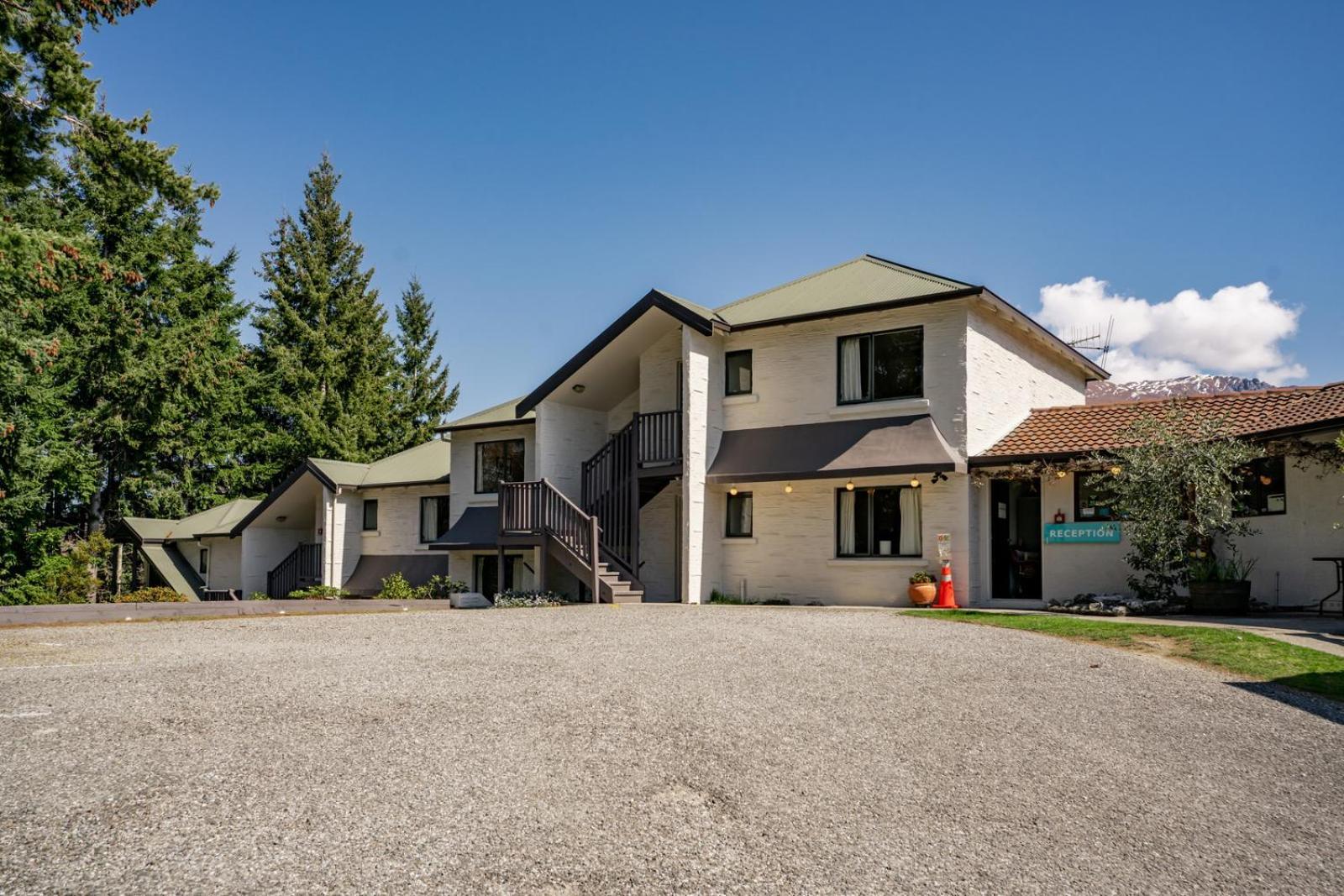 Ride Base Wanaka Apartments ภายนอก รูปภาพ
