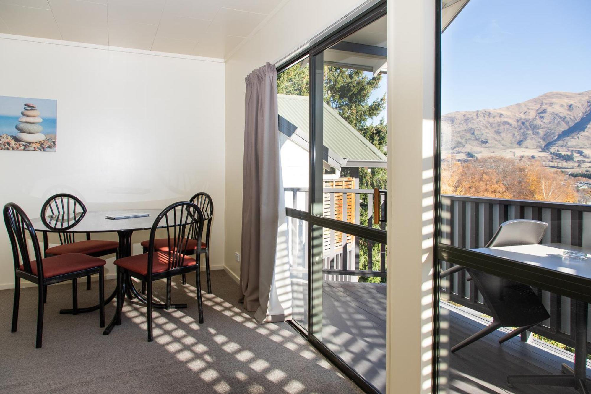 Ride Base Wanaka Apartments ภายนอก รูปภาพ