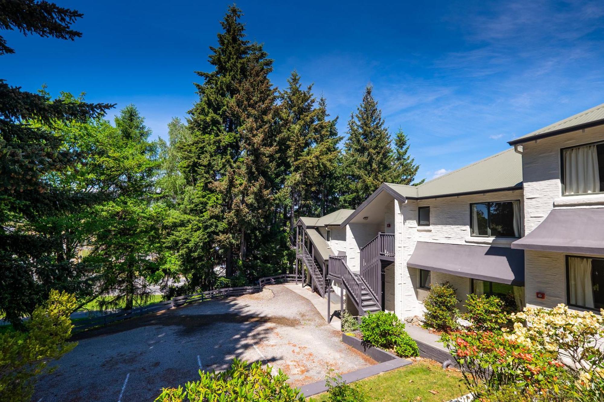 Ride Base Wanaka Apartments ภายนอก รูปภาพ