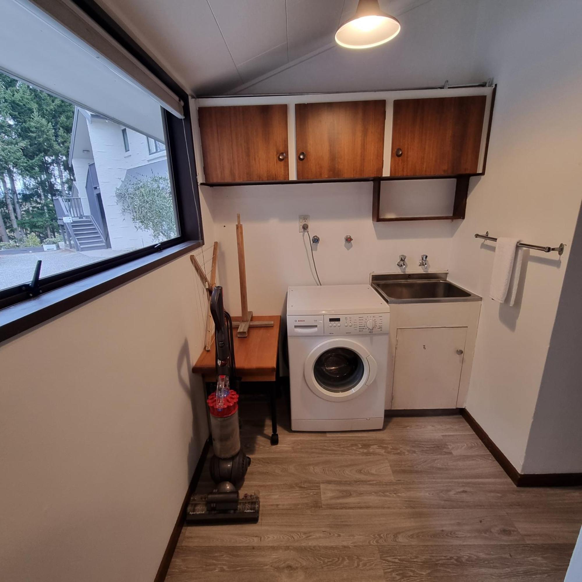 Ride Base Wanaka Apartments ภายนอก รูปภาพ