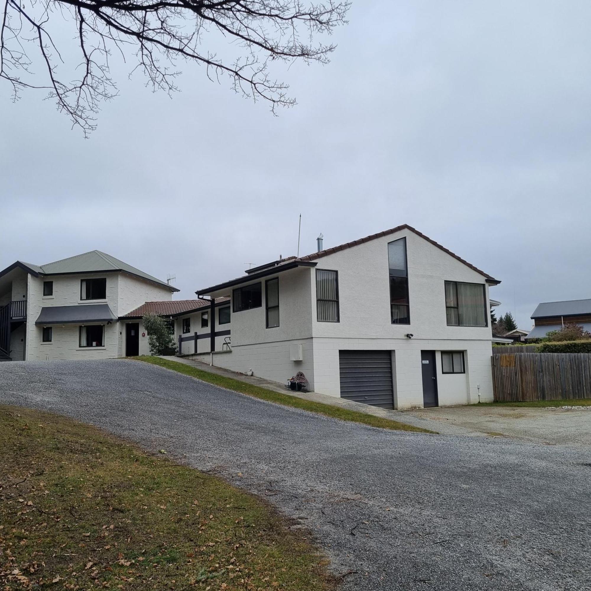 Ride Base Wanaka Apartments ภายนอก รูปภาพ
