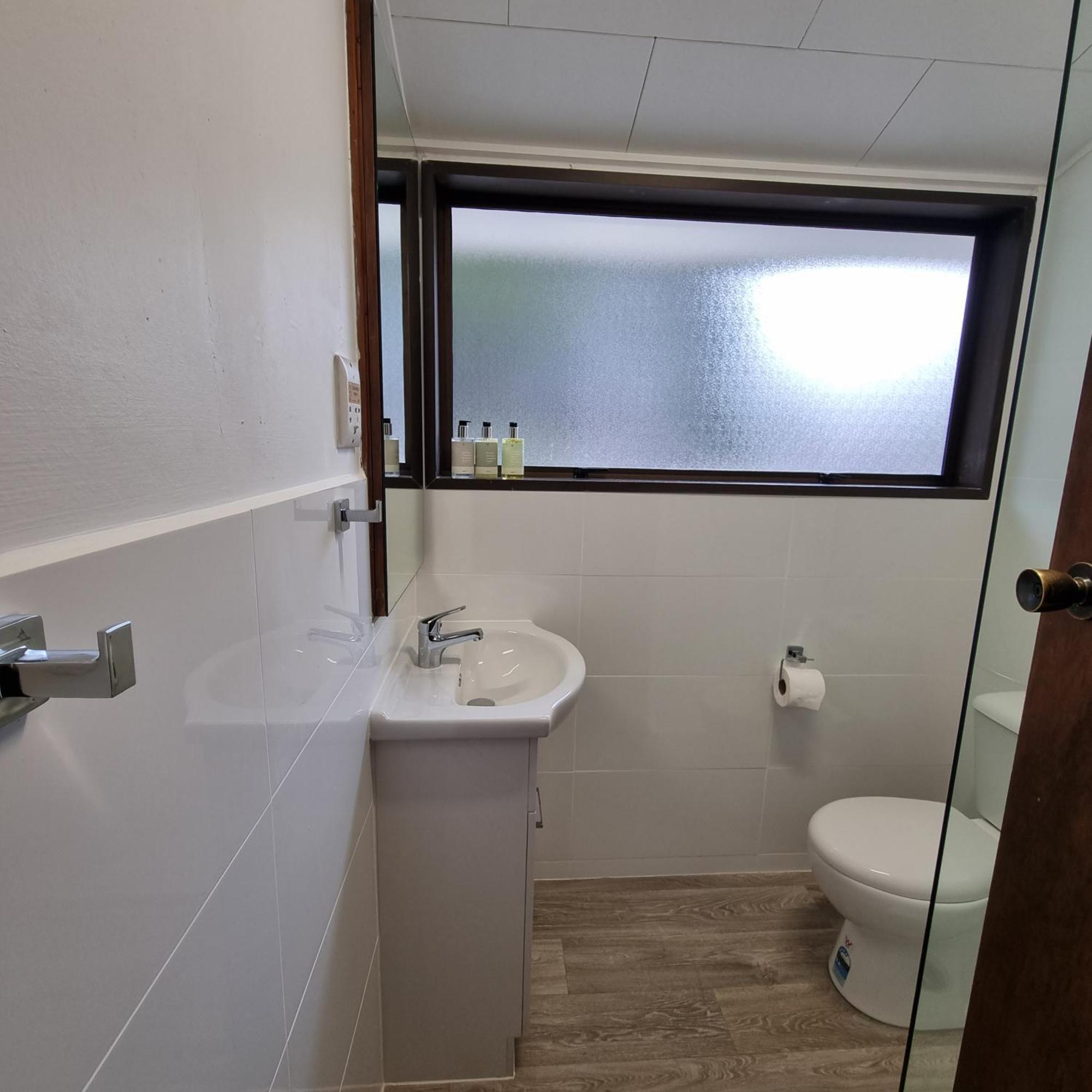 Ride Base Wanaka Apartments ภายนอก รูปภาพ