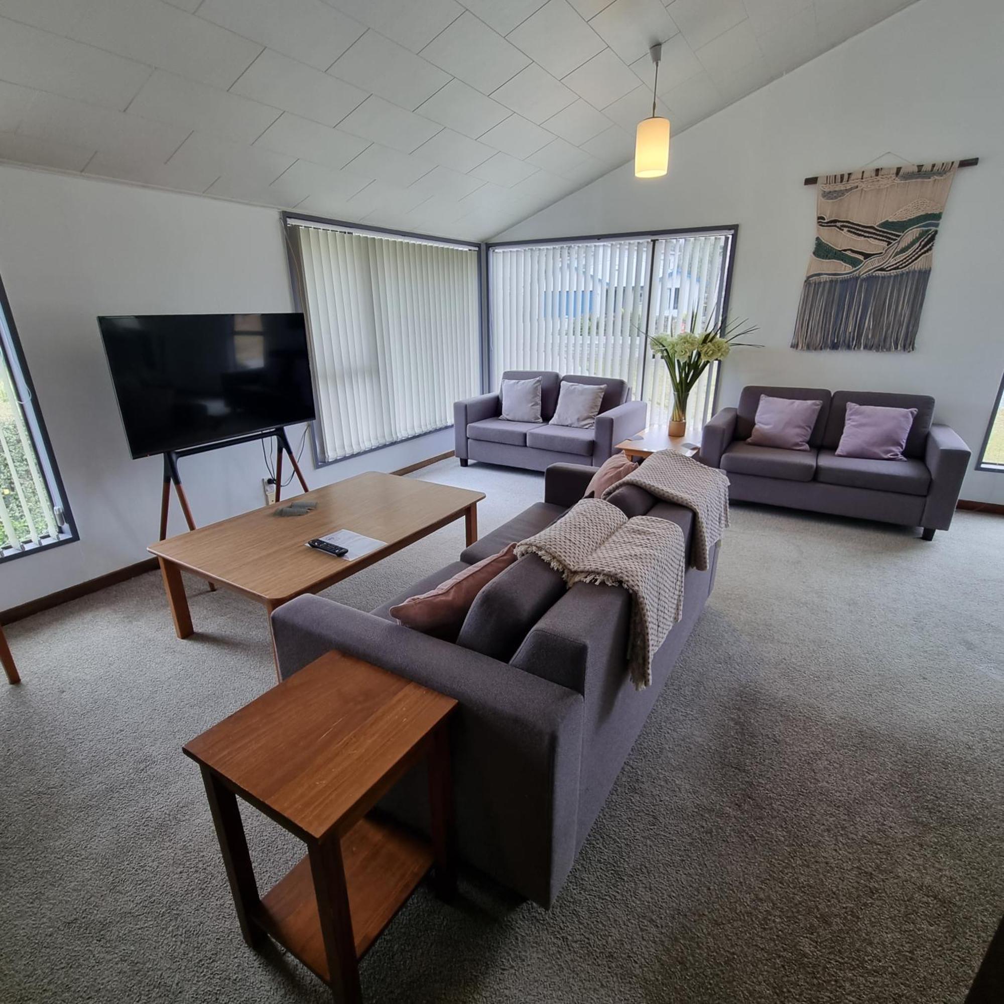 Ride Base Wanaka Apartments ภายนอก รูปภาพ