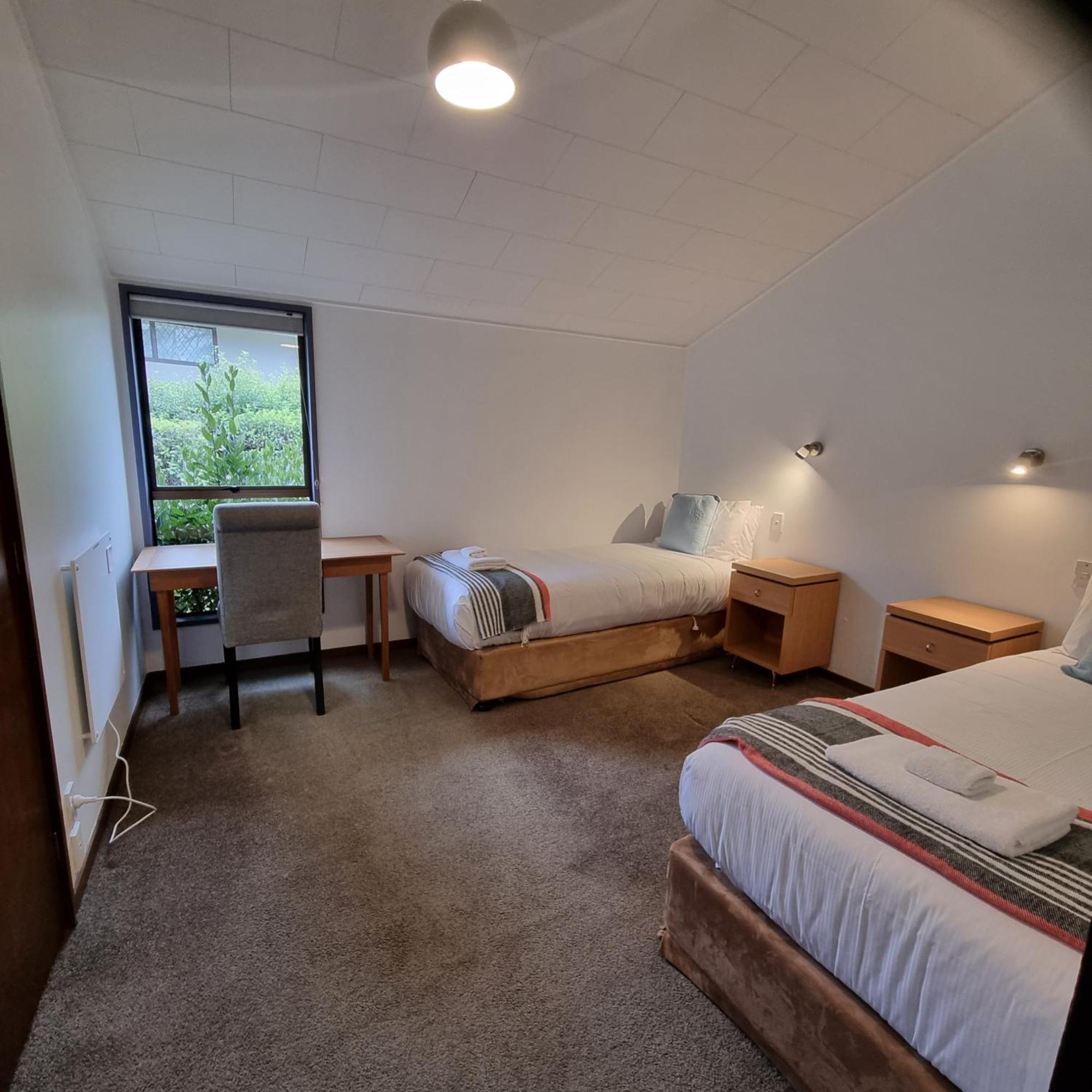 Ride Base Wanaka Apartments ภายนอก รูปภาพ